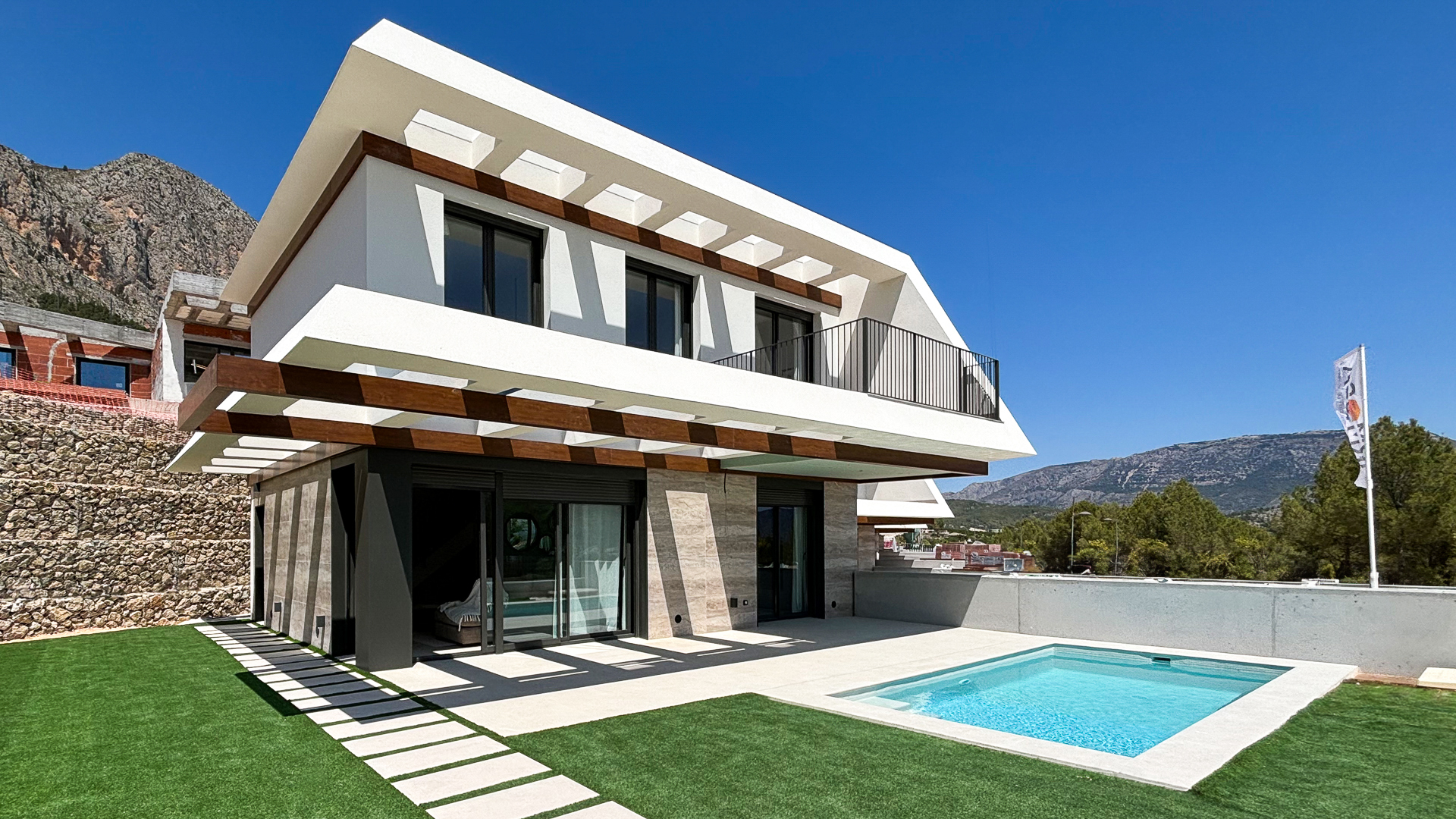 Magnificent villas between the sea and the mountains in Polop