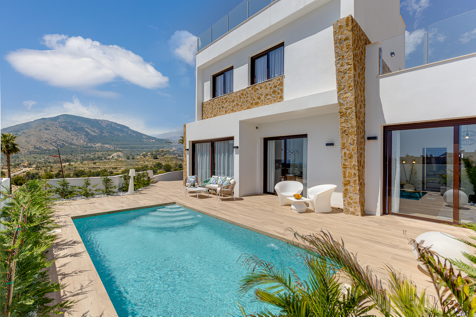 Detached villas with mountain views in Finestrat